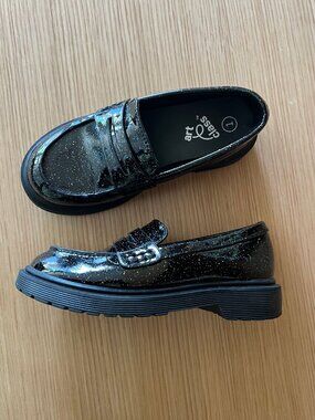 Lug Sole Leather Loafers - Shiny Black PU Leather with Glitter, Sz 1 Little Girl